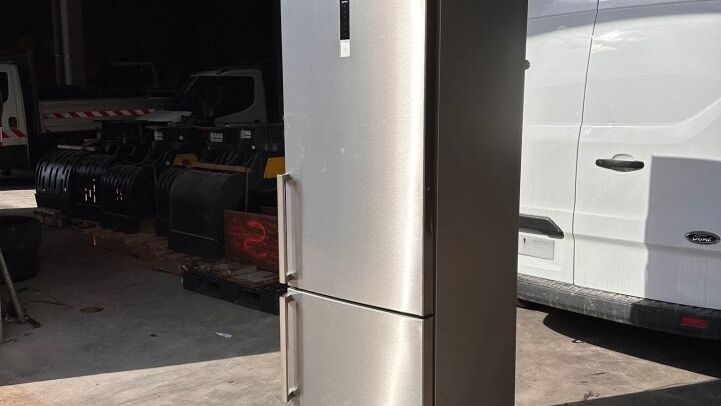 - BOSCH COMBI 386L REFRIGERATOR