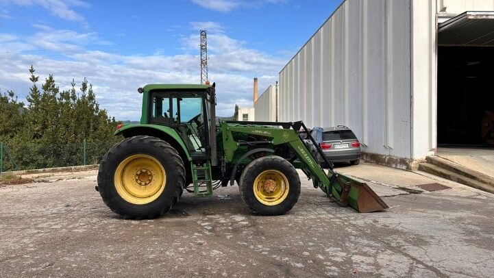 JOHN DEERE  6620 WITH SHOVEL