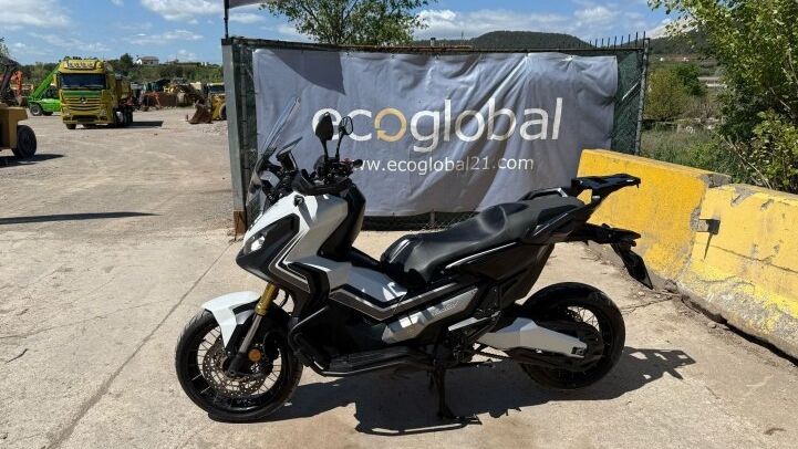 - HONDA ADV-750 MOTORCYCLE