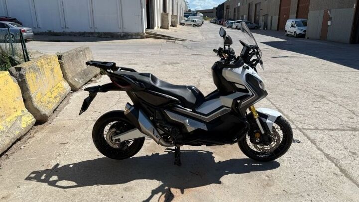 - HONDA ADV-750 MOTORCYCLE