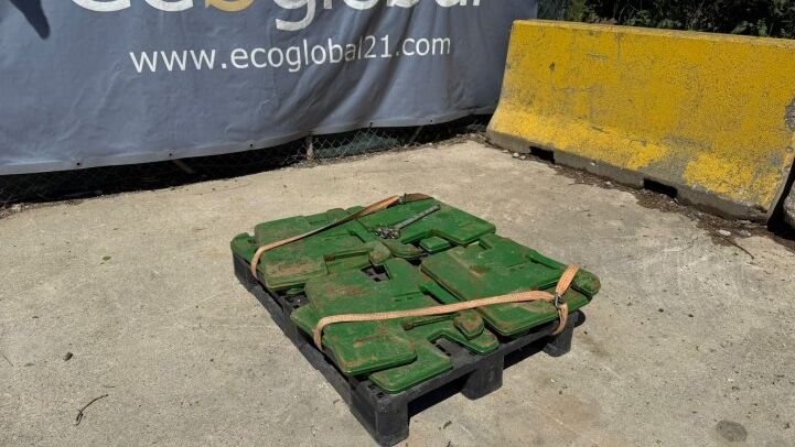 - JOHN DEERE TRACTOR COUNTERWEIGHT