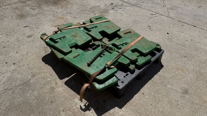 - JOHN DEERE TRACTOR COUNTERWEIGHT