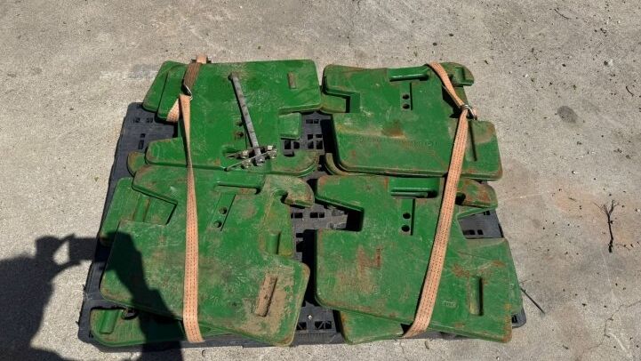 - JOHN DEERE TRACTOR COUNTERWEIGHT