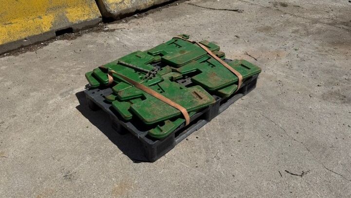 - JOHN DEERE TRACTOR COUNTERWEIGHT