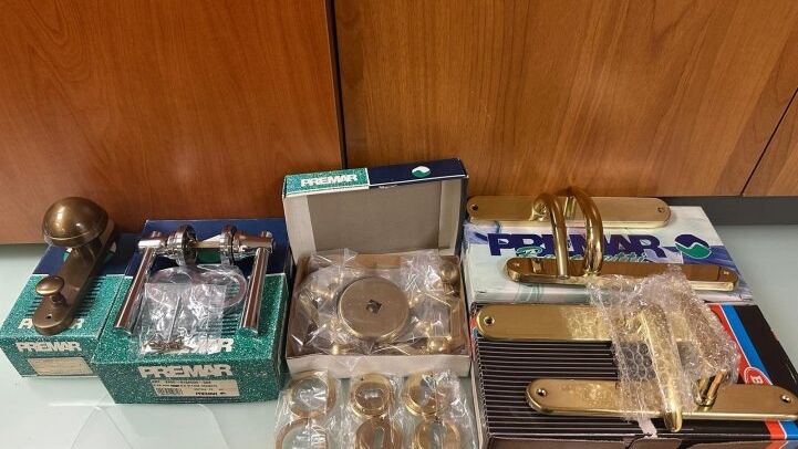 - LOTE DE MANILLAS PARA PUERTAS