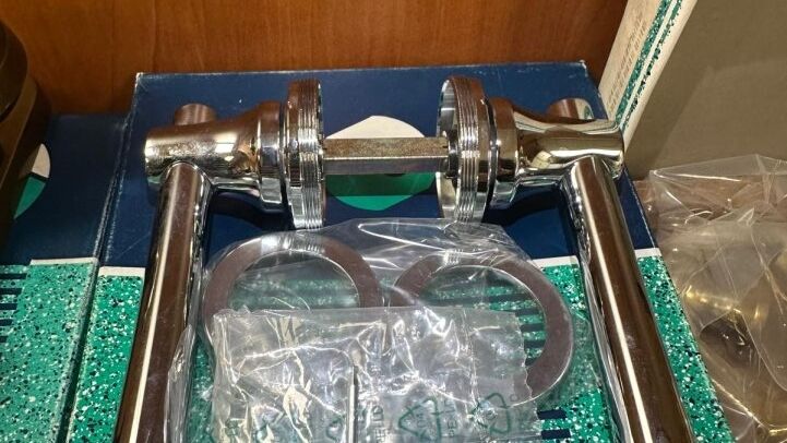 - LOTE DE MANILLAS PARA PUERTAS