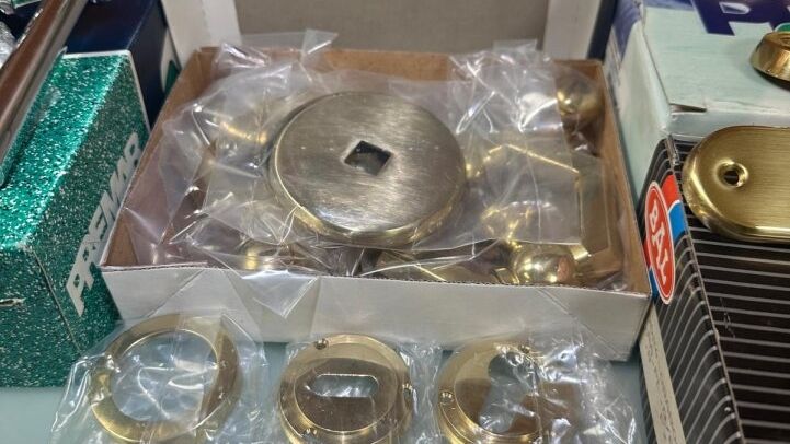 - LOTE DE MANILLAS PARA PUERTAS