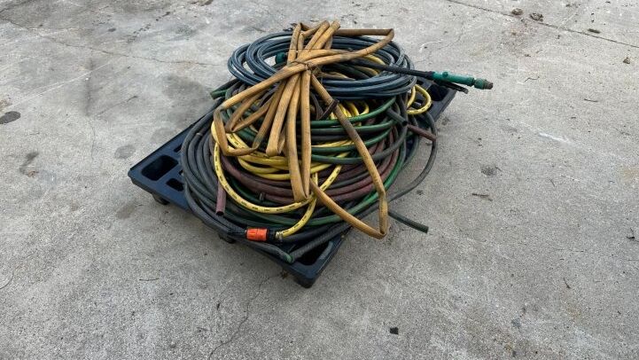 - LOT OF GARDEN HOSES