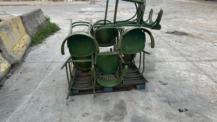 - LOT OF BAR STOOLS