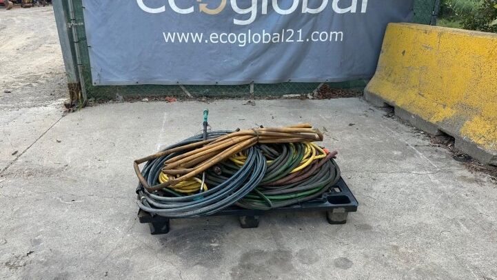- LOT OF GARDEN HOSES