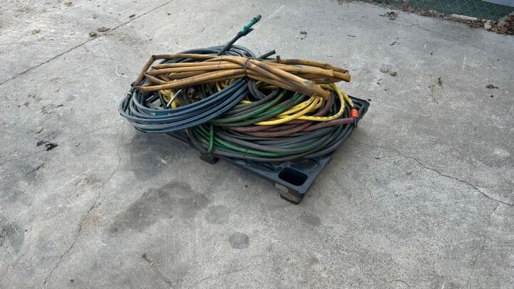 - LOT OF GARDEN HOSES