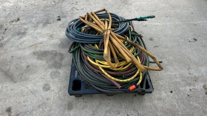 - LOT OF GARDEN HOSES