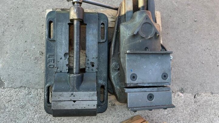 - TORNILLOS DE BANCO